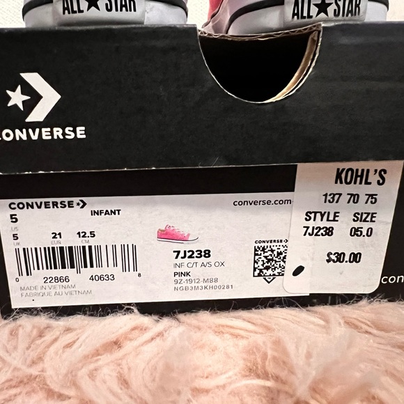 Pink Converse - Picture 2 of 7